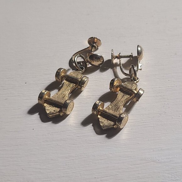 Roller Skate Vintage 1960's Screw Back Clip Earrings - Picture 3 of 9